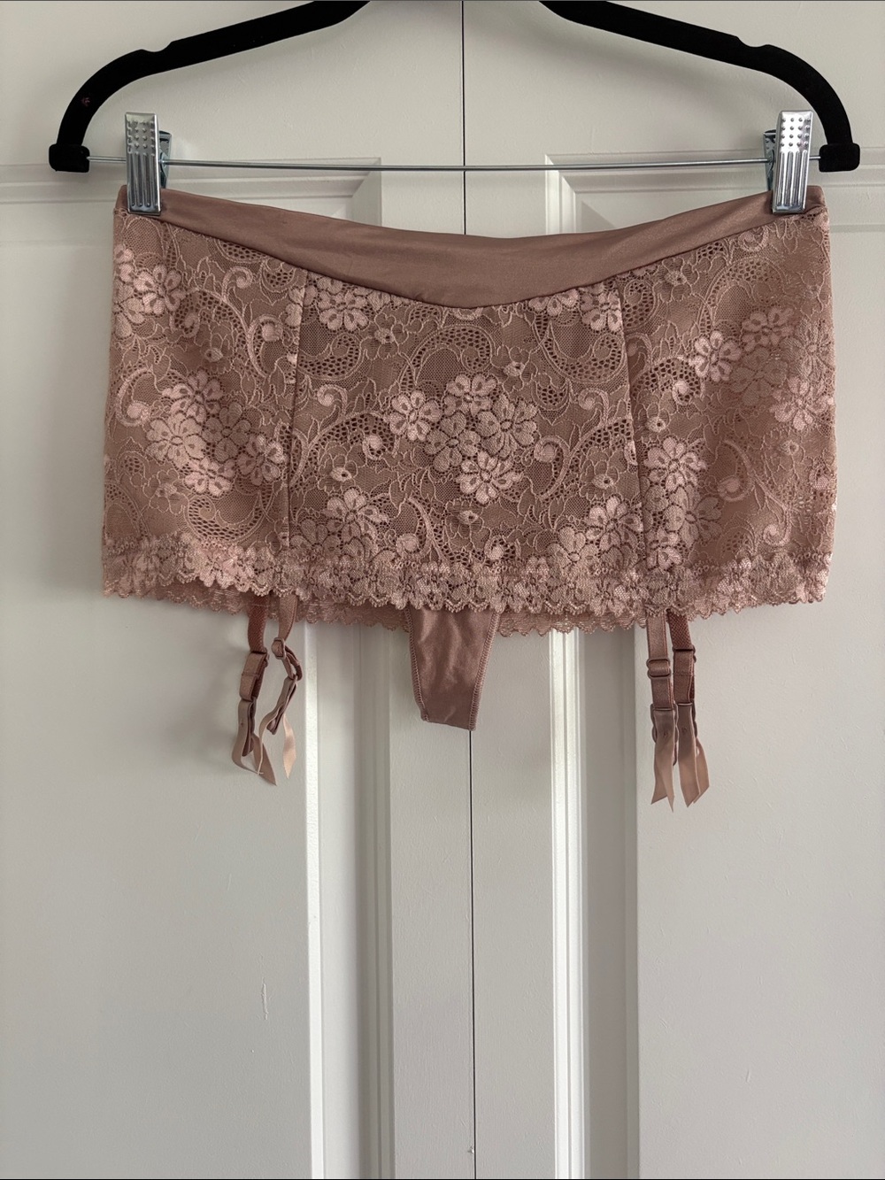 Victoria’s Secret Garter Belt Size M